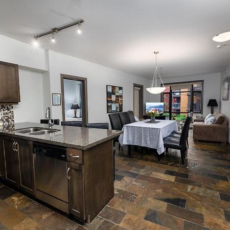 Upgraded Lakeside Resort Dream Vacation Home Kelowna Bagian luar foto