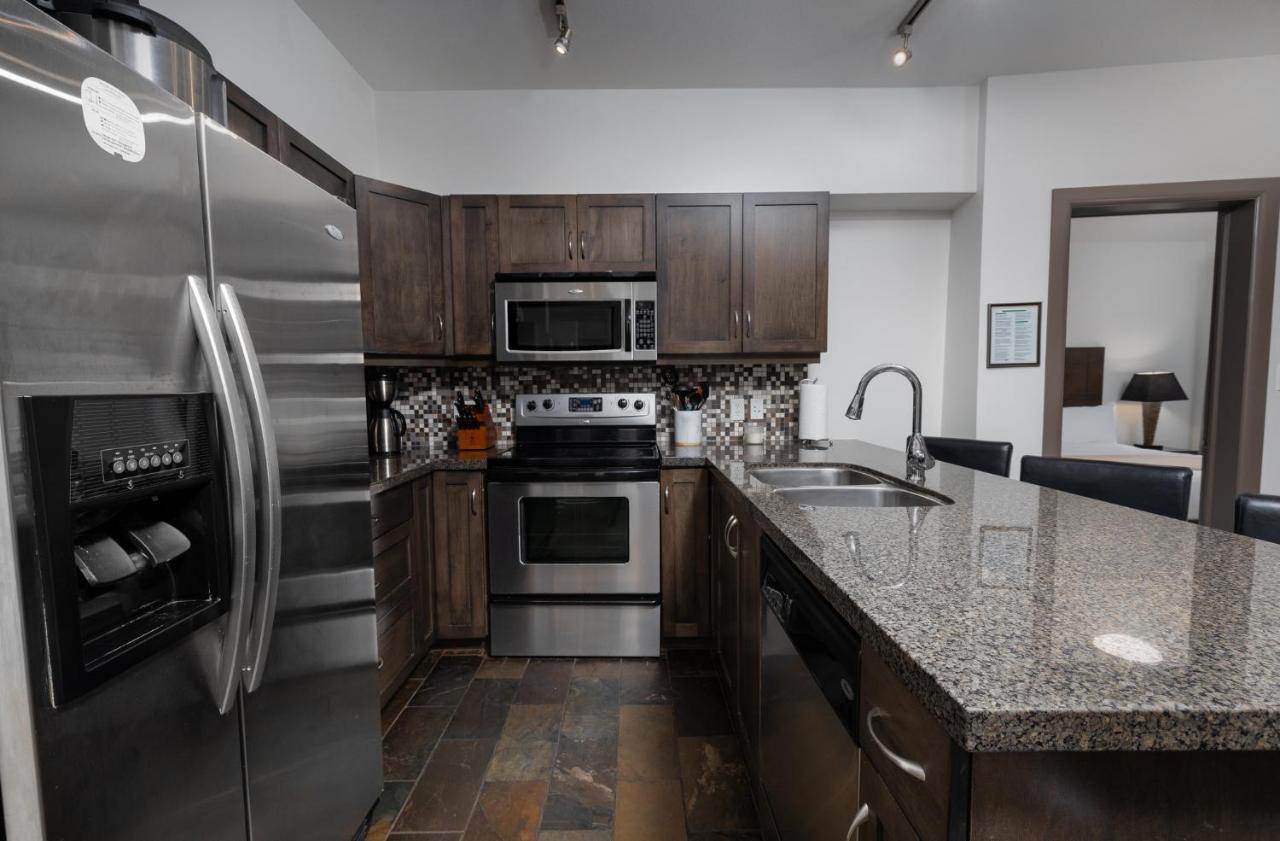 Upgraded Lakeside Resort Dream Vacation Home Kelowna Bagian luar foto