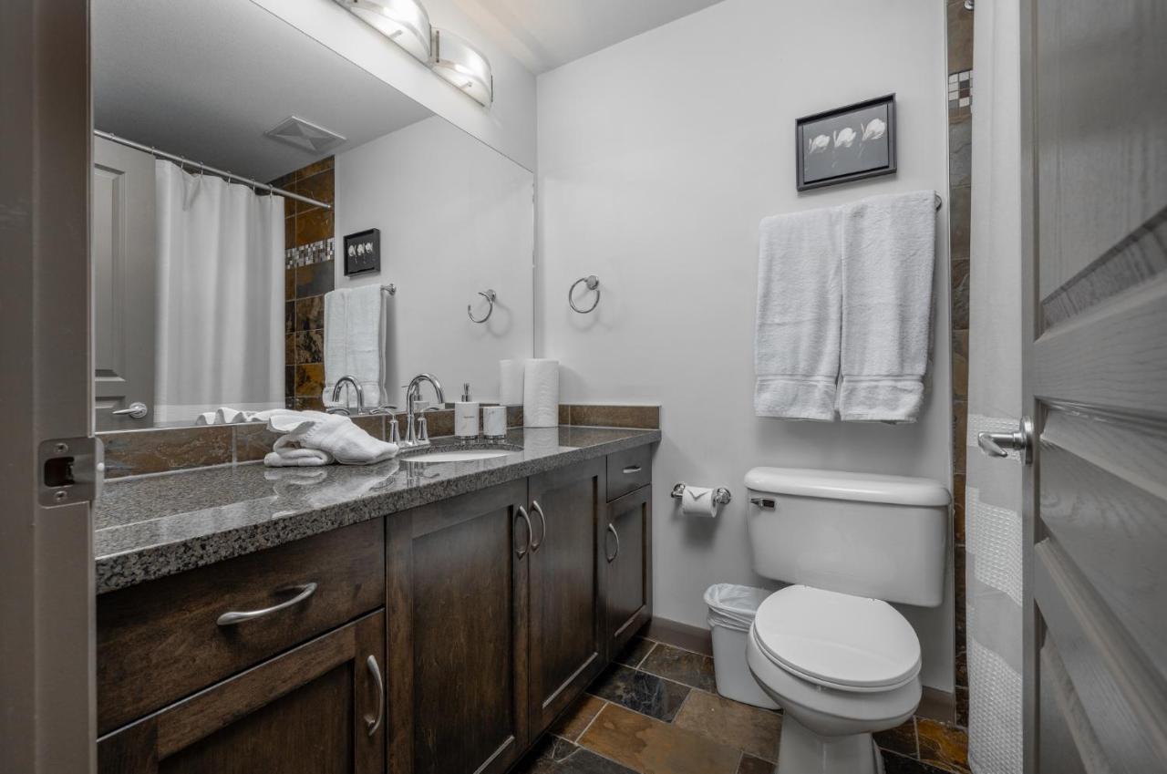 Upgraded Lakeside Resort Dream Vacation Home Kelowna Bagian luar foto