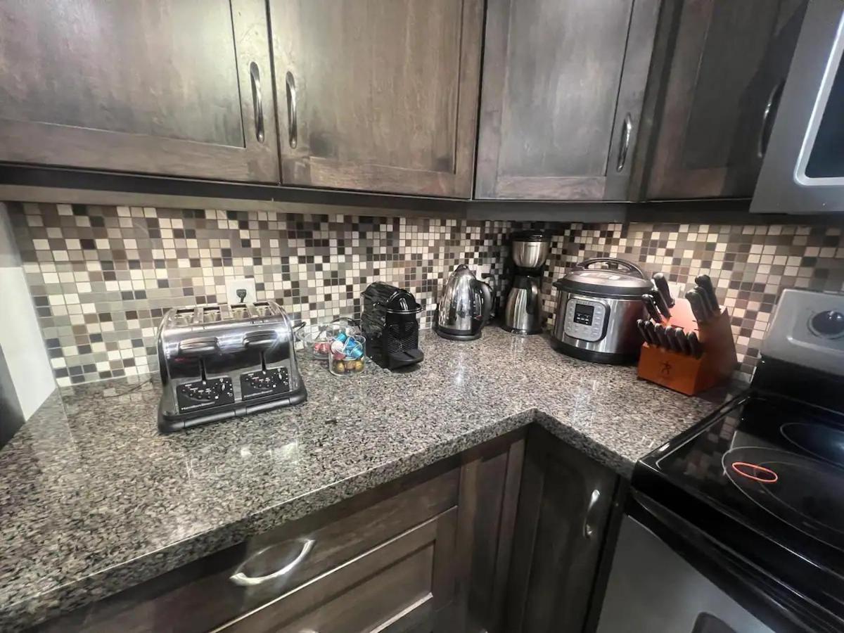 Upgraded Lakeside Resort Dream Vacation Home Kelowna Bagian luar foto