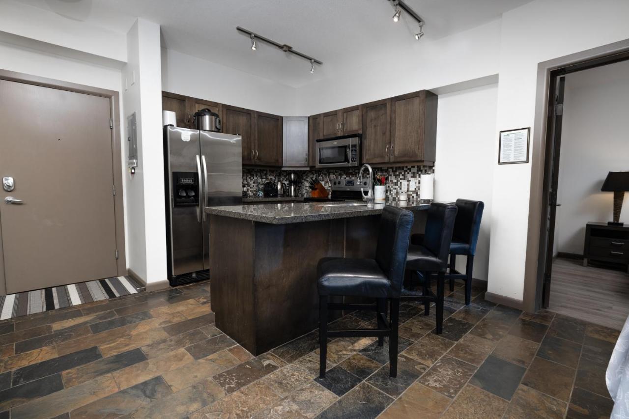 Upgraded Lakeside Resort Dream Vacation Home Kelowna Bagian luar foto