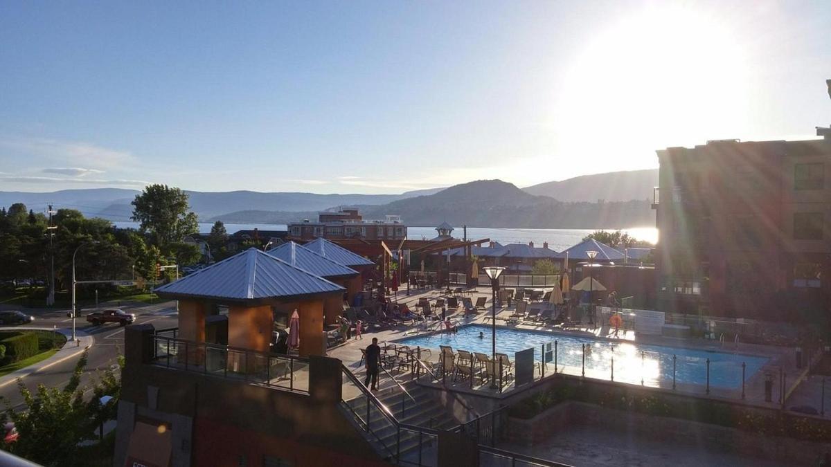 Upgraded Lakeside Resort Dream Vacation Home Kelowna Bagian luar foto